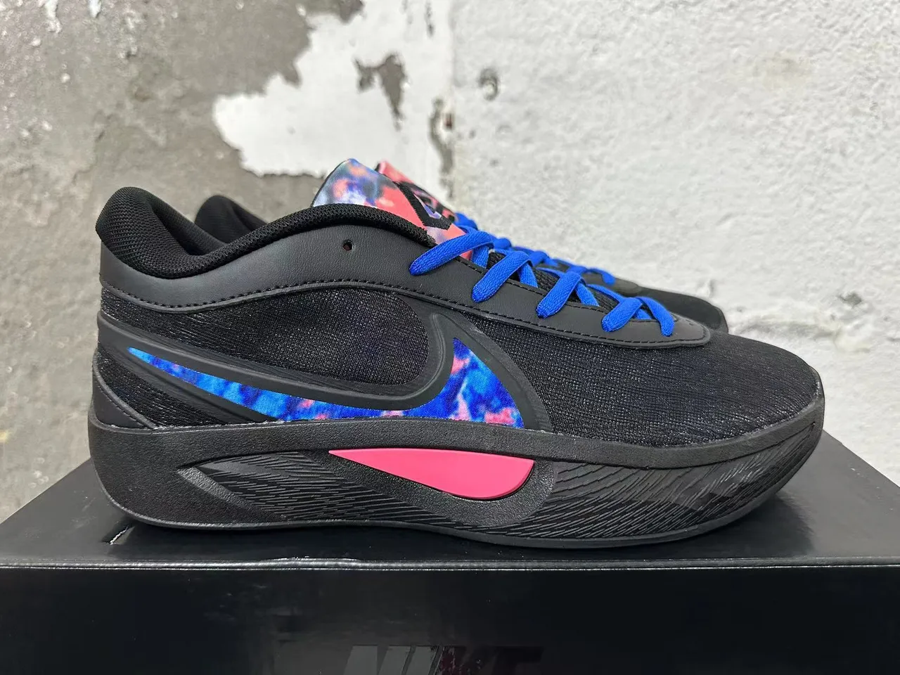 Nike Black Multicolor Textured Mesh Low-Top Basketball Shoes 4