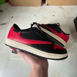 Nike Black Red Low-Top Silhouette Cream Midsole Lifestyle Sneakers