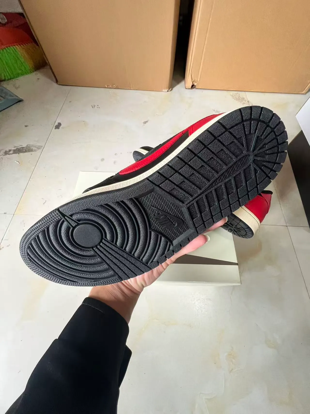 Nike Black Red Low-Top Silhouette Cream Midsole Lifestyle Sneakers 6