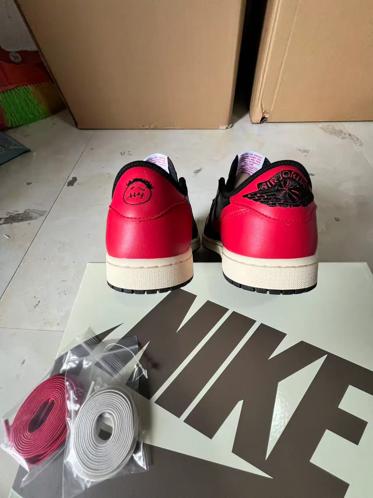 Nike Black Red Low-Top Silhouette Cream Midsole Lifestyle Sneakers 9