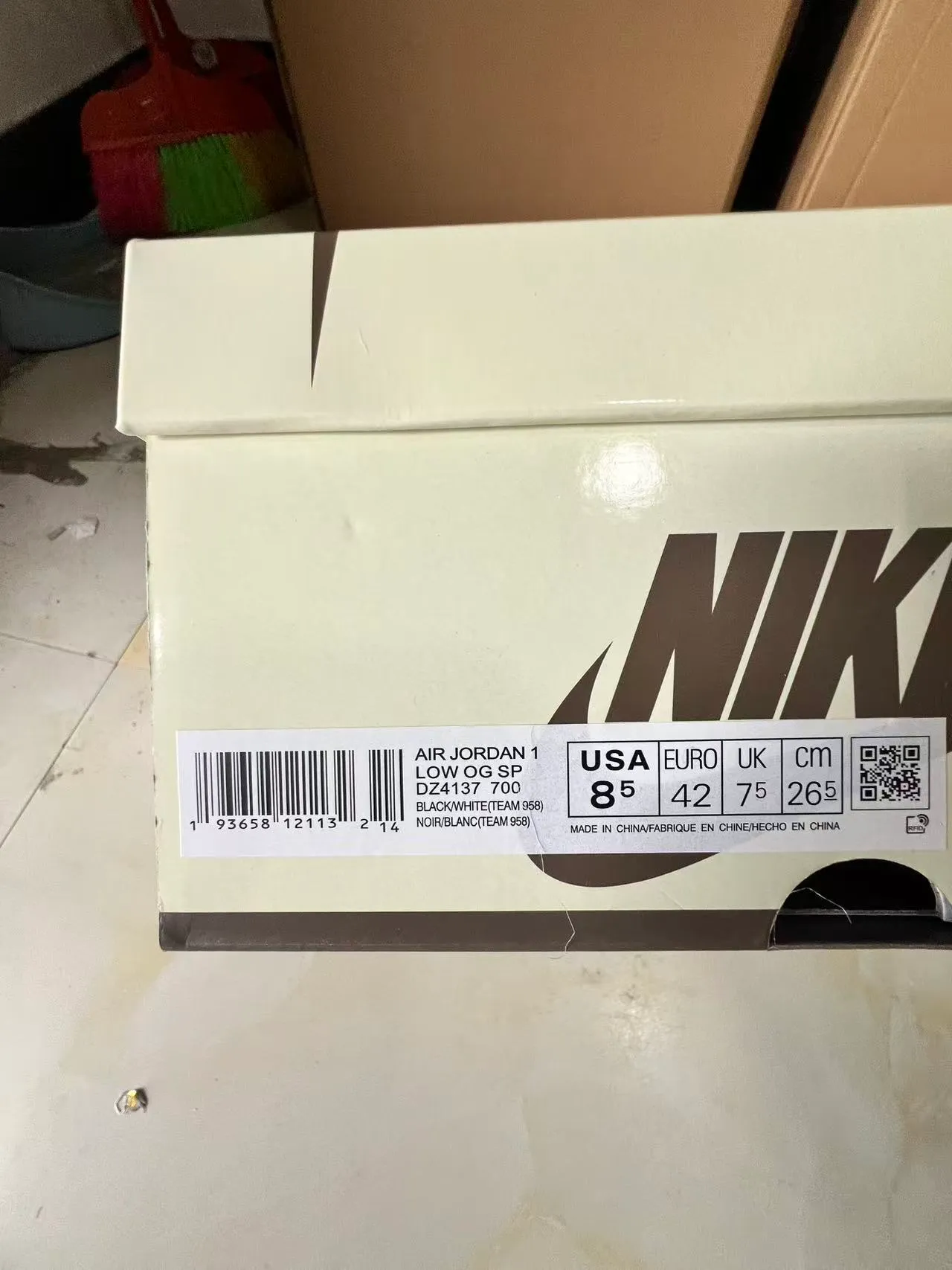 Nike Black Red Low-Top Silhouette Cream Midsole Lifestyle Sneakers 11