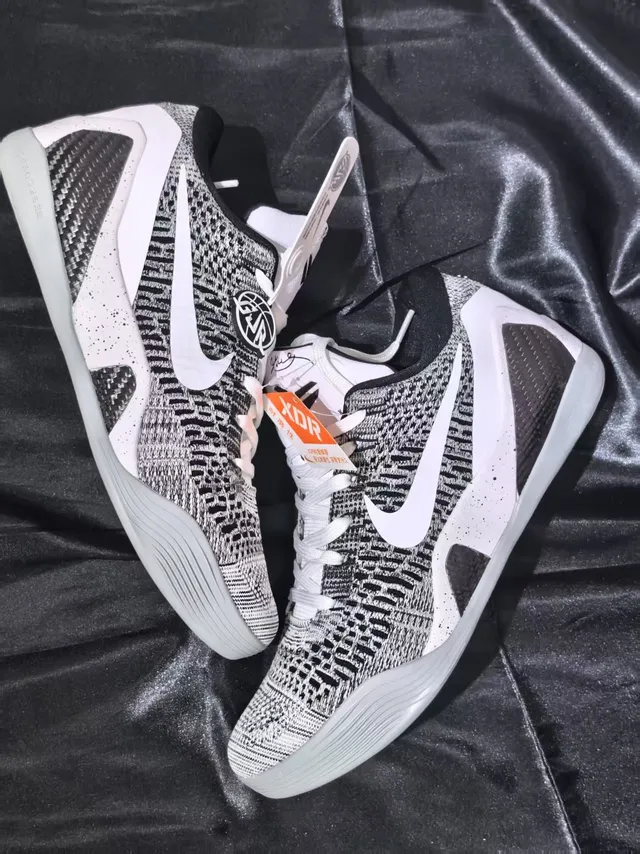 Nike Black White Flyknit Upper Carbon Fiber Heel Counter Basketball Shoes 2
