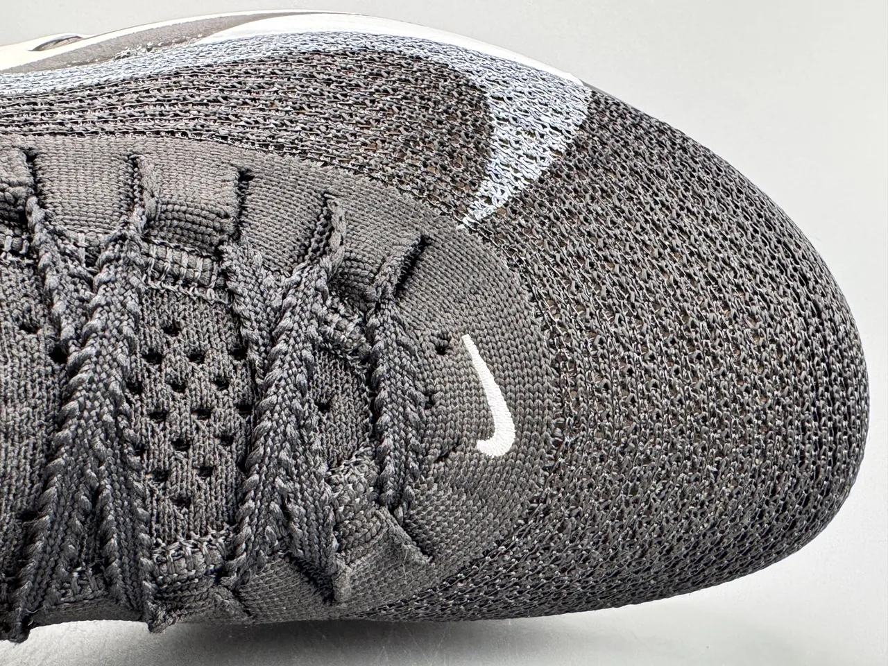 Nike Black White Knit Upper Asymmetrical Midsole Running Shoes 6