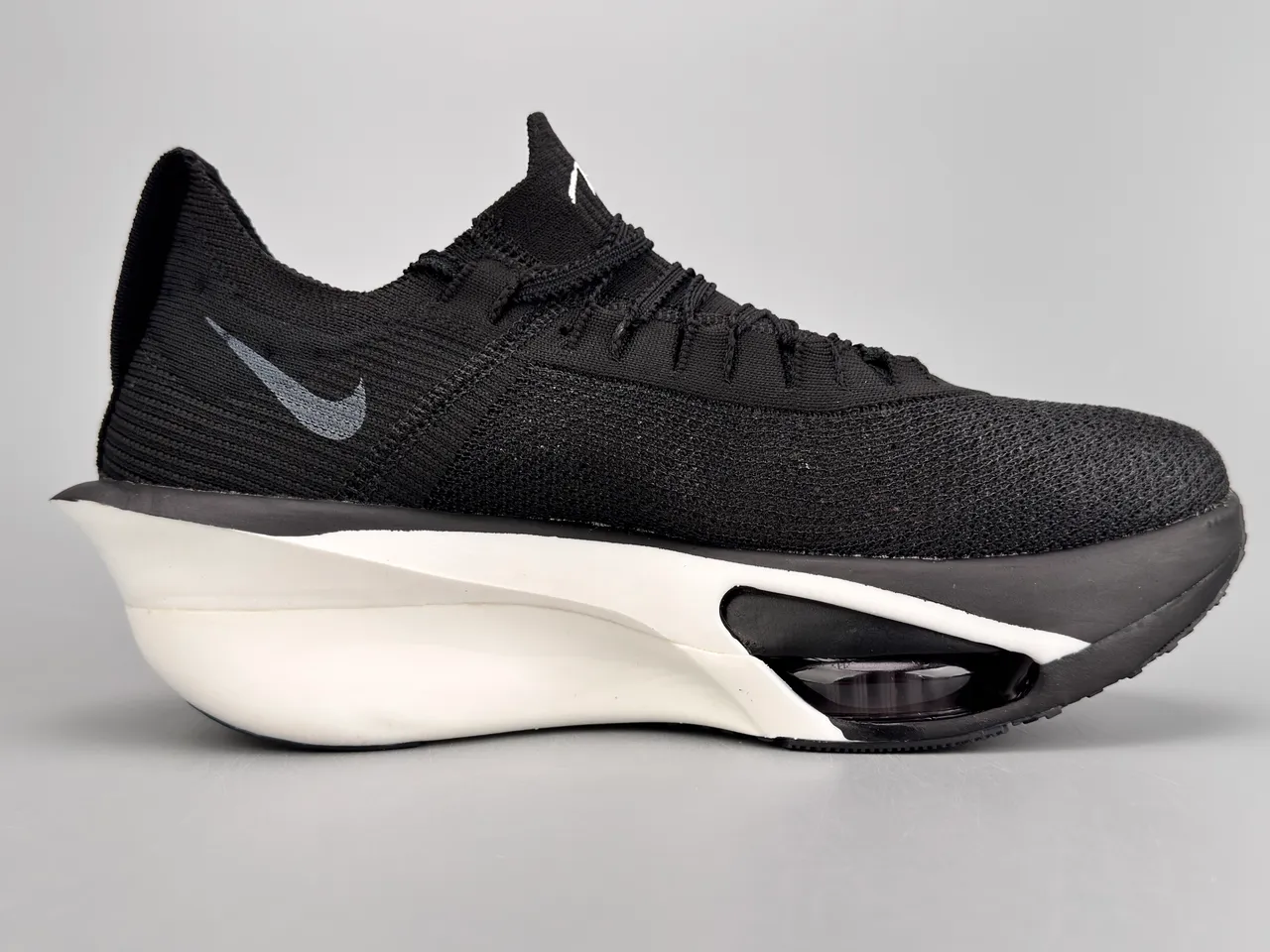 Nike Black White Knit Upper Asymmetrical Midsole Running Shoes 10