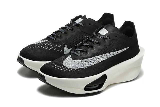 Nike Chaussures de Course Noir et Blanc avec Upper en Tricot et Suela de Mousse Sculptée 2