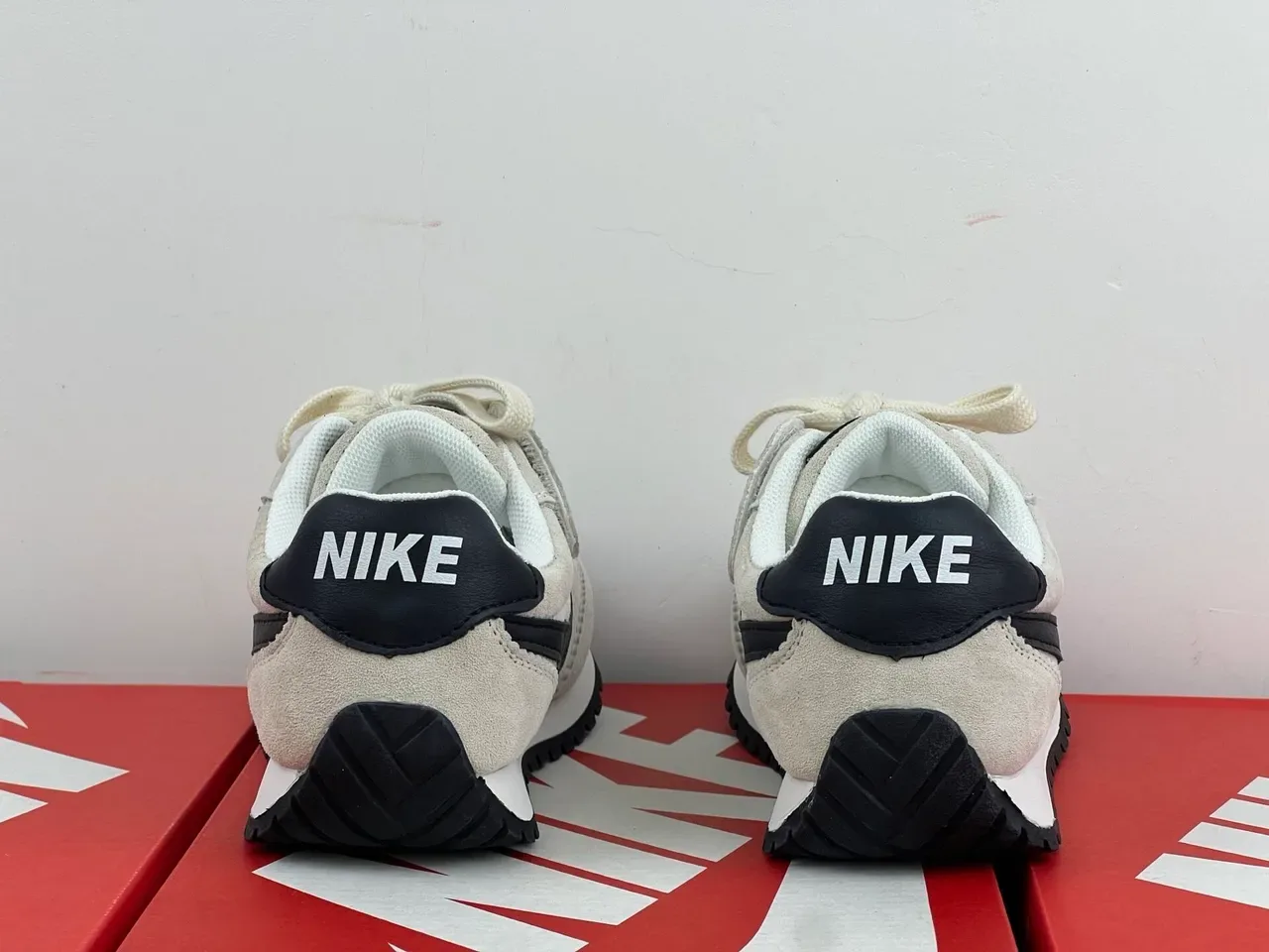Nike Black White Retro Runner Silhouette Suede And Nylon Upper Lifestyle Sneakers 4