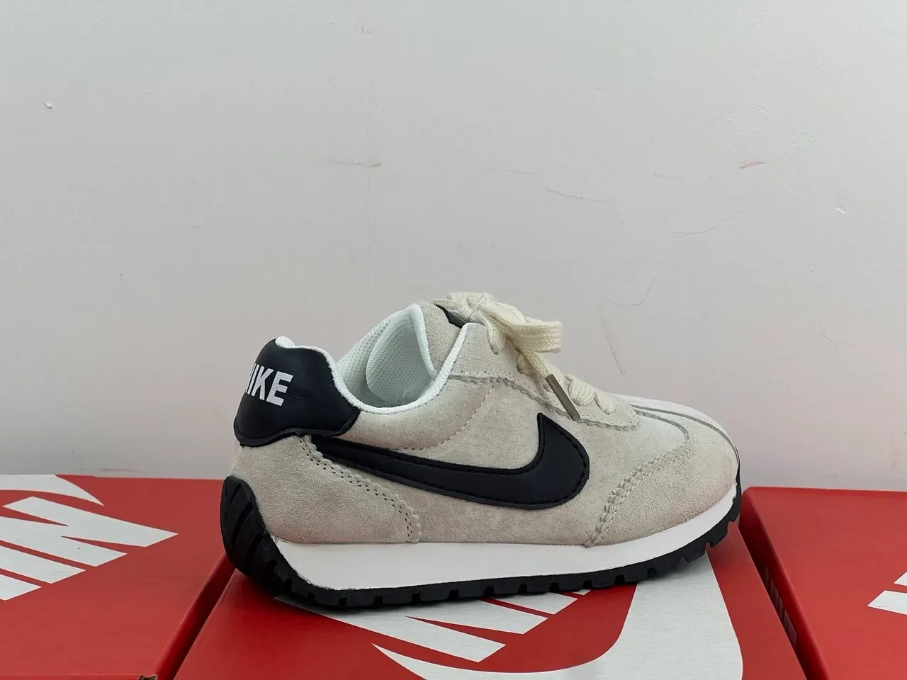 Nike Black White Retro Runner Silhouette Suede And Nylon Upper Lifestyle Sneakers 5