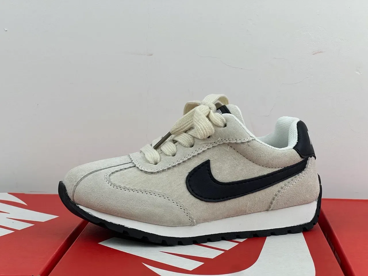 Nike Black White Retro Runner Silhouette Suede And Nylon Upper Lifestyle Sneakers 6