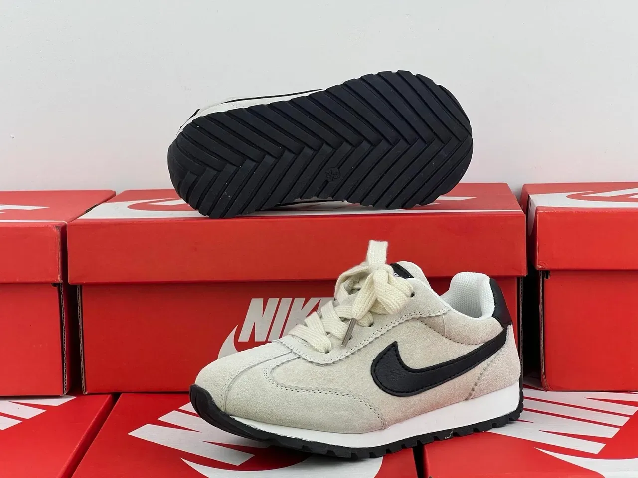 Nike Black White Retro Runner Silhouette Suede And Nylon Upper Lifestyle Sneakers 7