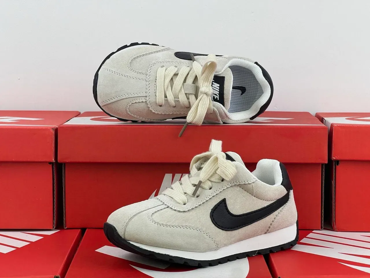 Nike Black White Retro Runner Silhouette Suede And Nylon Upper Lifestyle Sneakers 8