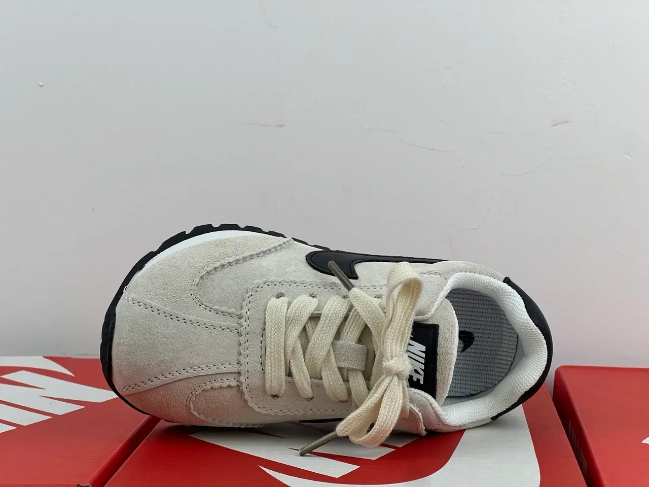 Nike Black White Retro Runner Silhouette Suede And Nylon Upper Lifestyle Sneakers 9