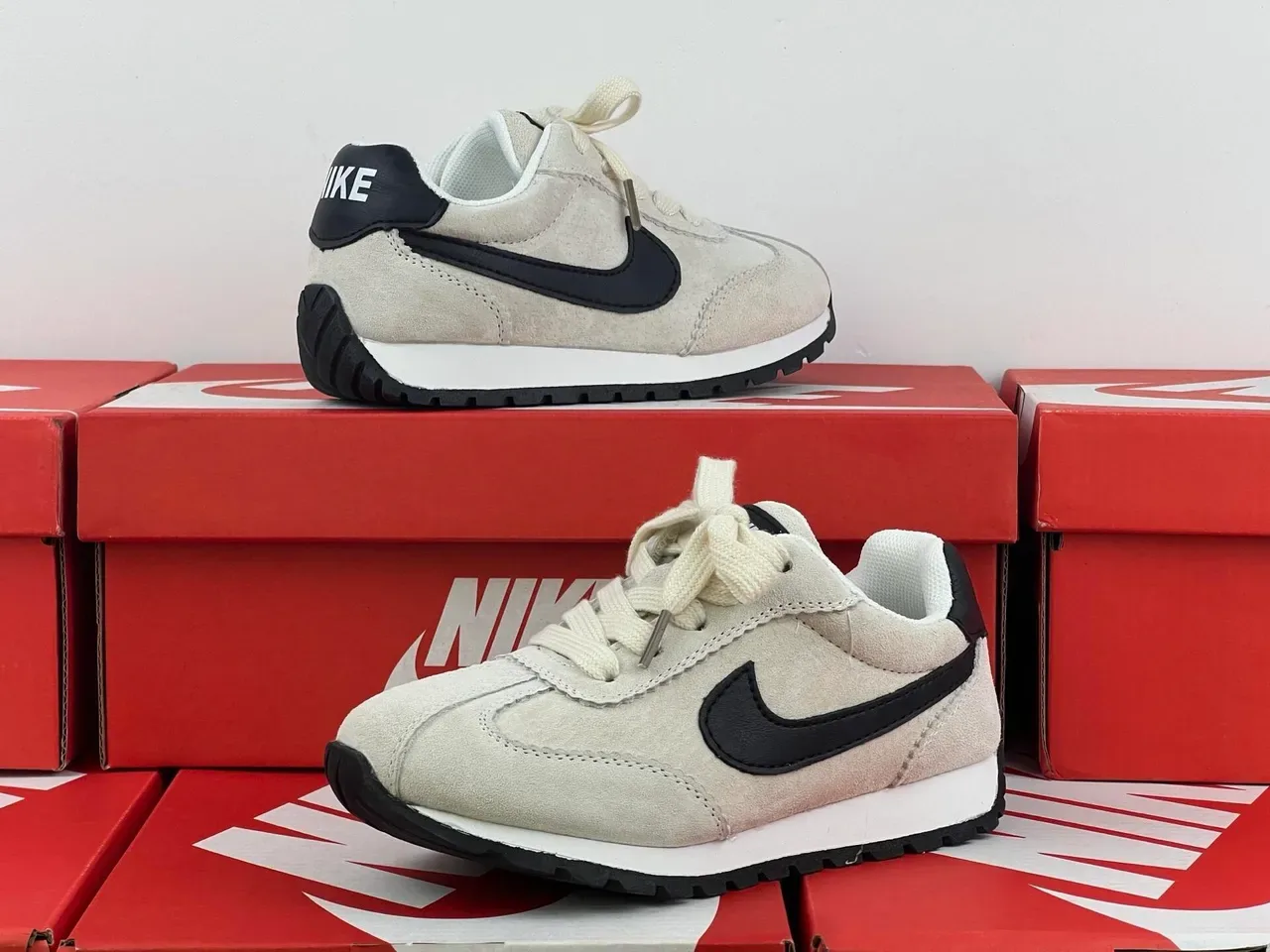 Nike Black White Retro Runner Silhouette Suede And Nylon Upper Lifestyle Sneakers 10