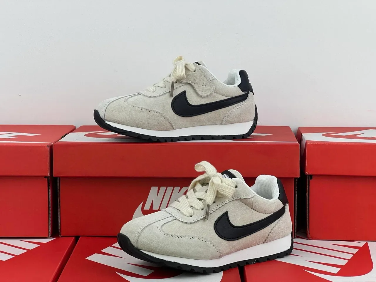 Nike Black White Retro Runner Silhouette Suede And Nylon Upper Lifestyle Sneakers 12