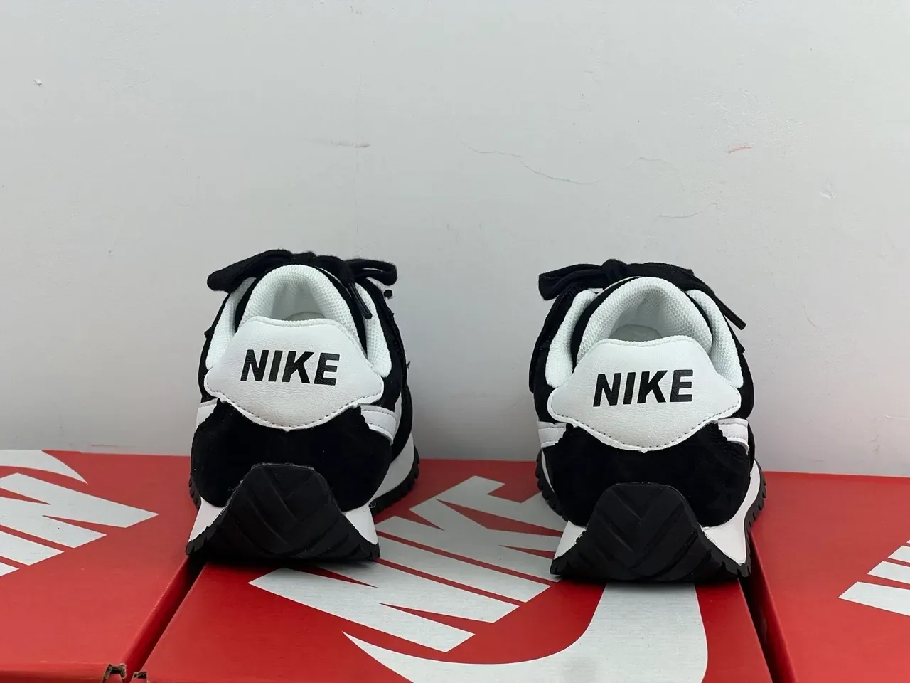 Nike Black White Retro Runner Silhouette Suede And Nylon Upper Lifestyle Sneakers 13