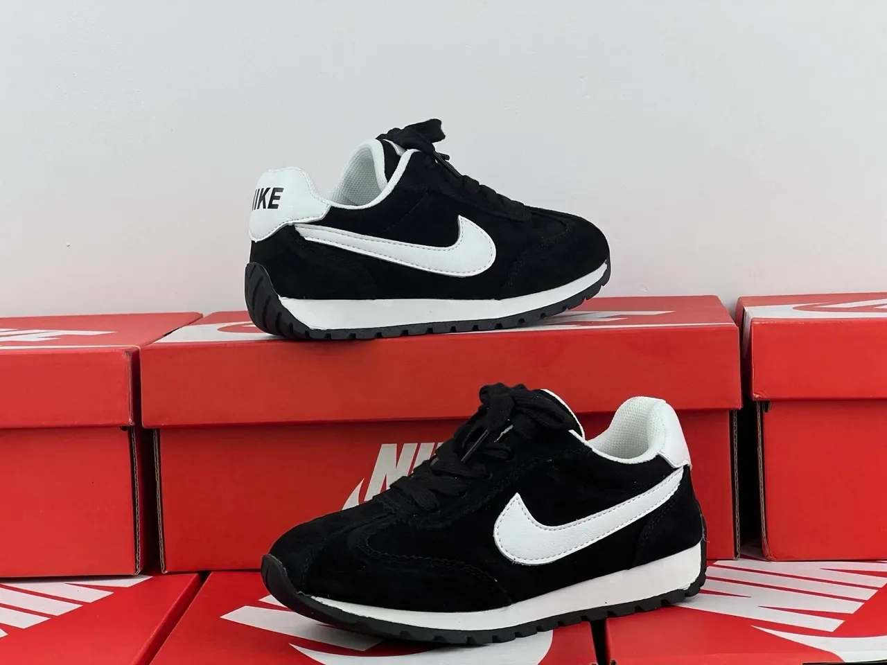 Nike Black White Retro Runner Silhouette Suede And Nylon Upper Lifestyle Sneakers 14