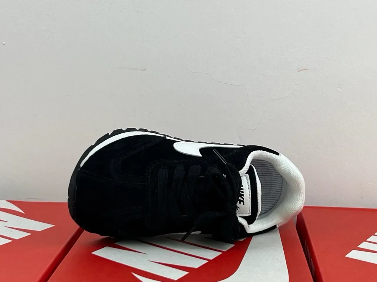 Nike Black White Retro Runner Silhouette Suede And Nylon Upper Lifestyle Sneakers 15