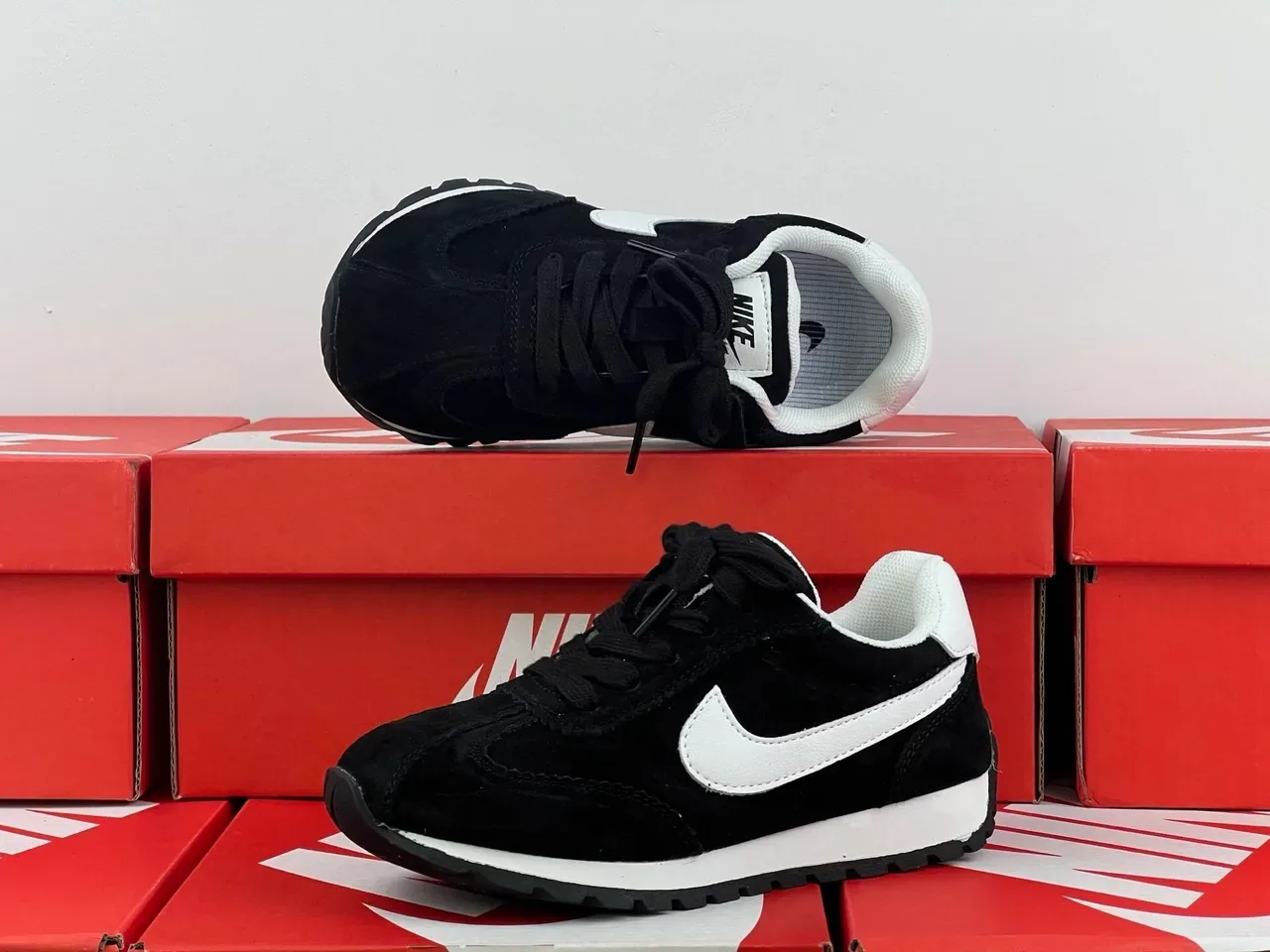 Nike Black White Retro Runner Silhouette Suede And Nylon Upper Lifestyle Sneakers 16