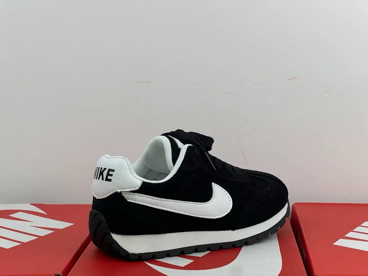 Nike Black White Retro Runner Silhouette Suede And Nylon Upper Lifestyle Sneakers 18