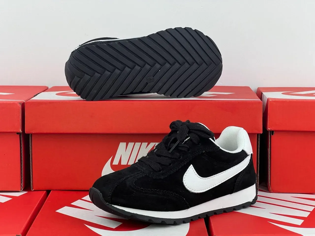 Nike Black White Retro Runner Silhouette Suede And Nylon Upper Lifestyle Sneakers 19