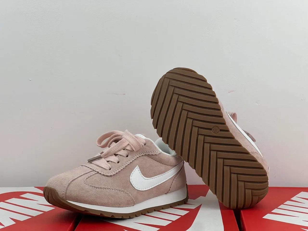 Nike Black White Retro Runner Silhouette Suede And Nylon Upper Lifestyle Sneakers 23