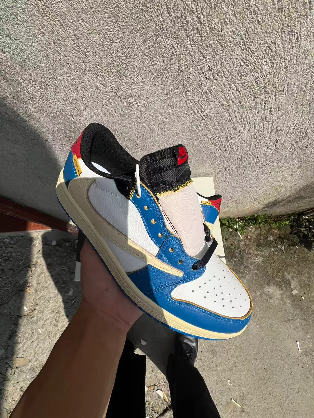 Nike Blue Beige Low-Top Silhouette Multi-Panel Leather Construction Lifestyle Sneakers 2