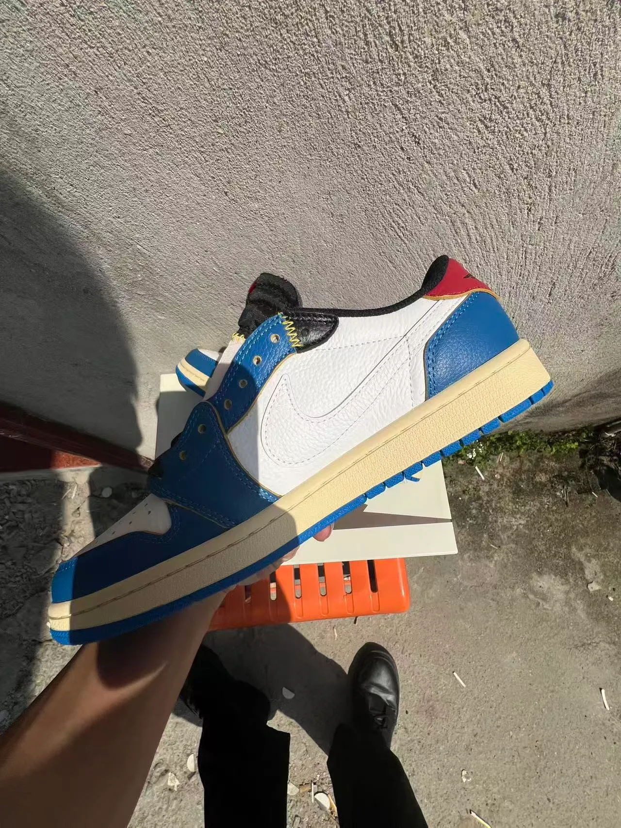 Nike Blue Beige Low-Top Silhouette Multi-Panel Leather Construction Lifestyle Sneakers 5