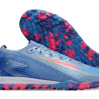 Nike Zapatillas de fútbol con upper de knit azul y rosa iridiscente para turf