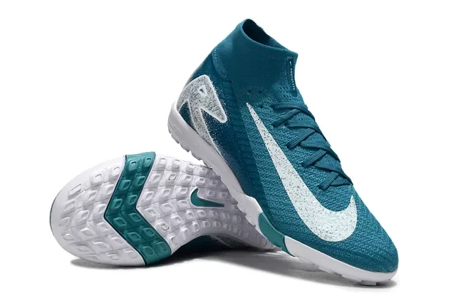 Nike Chaussures de football turf bleu blanc avec upper Flyknit et col sock-fit 3