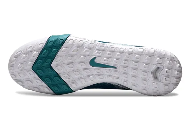 Nike Chaussures de football turf bleu blanc avec upper Flyknit et col sock-fit 6