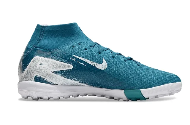 Nike Chaussures de football turf bleu blanc avec upper Flyknit et col sock-fit 7