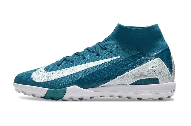 Nike Chaussures de football turf bleu blanc avec upper Flyknit et col sock-fit 8