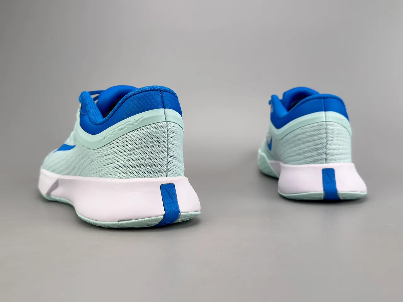 Nike Blue White Mesh Upper Synthetic Cage Overlay Running Shoes 6