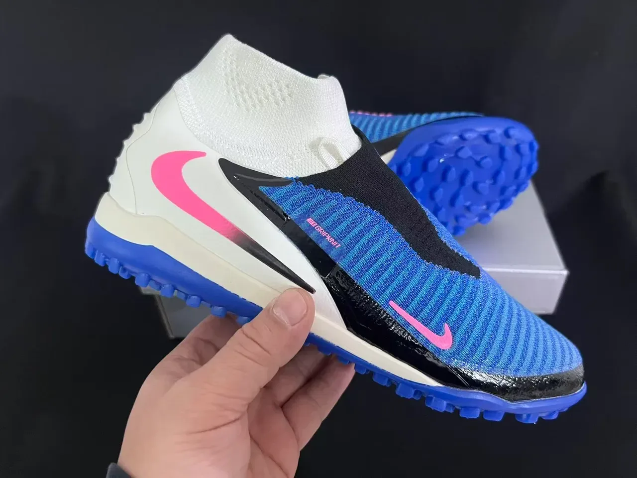 Nike Chaussures de football bleu blanc avec upper en knit, col haut, sock-fit, pour turf 6