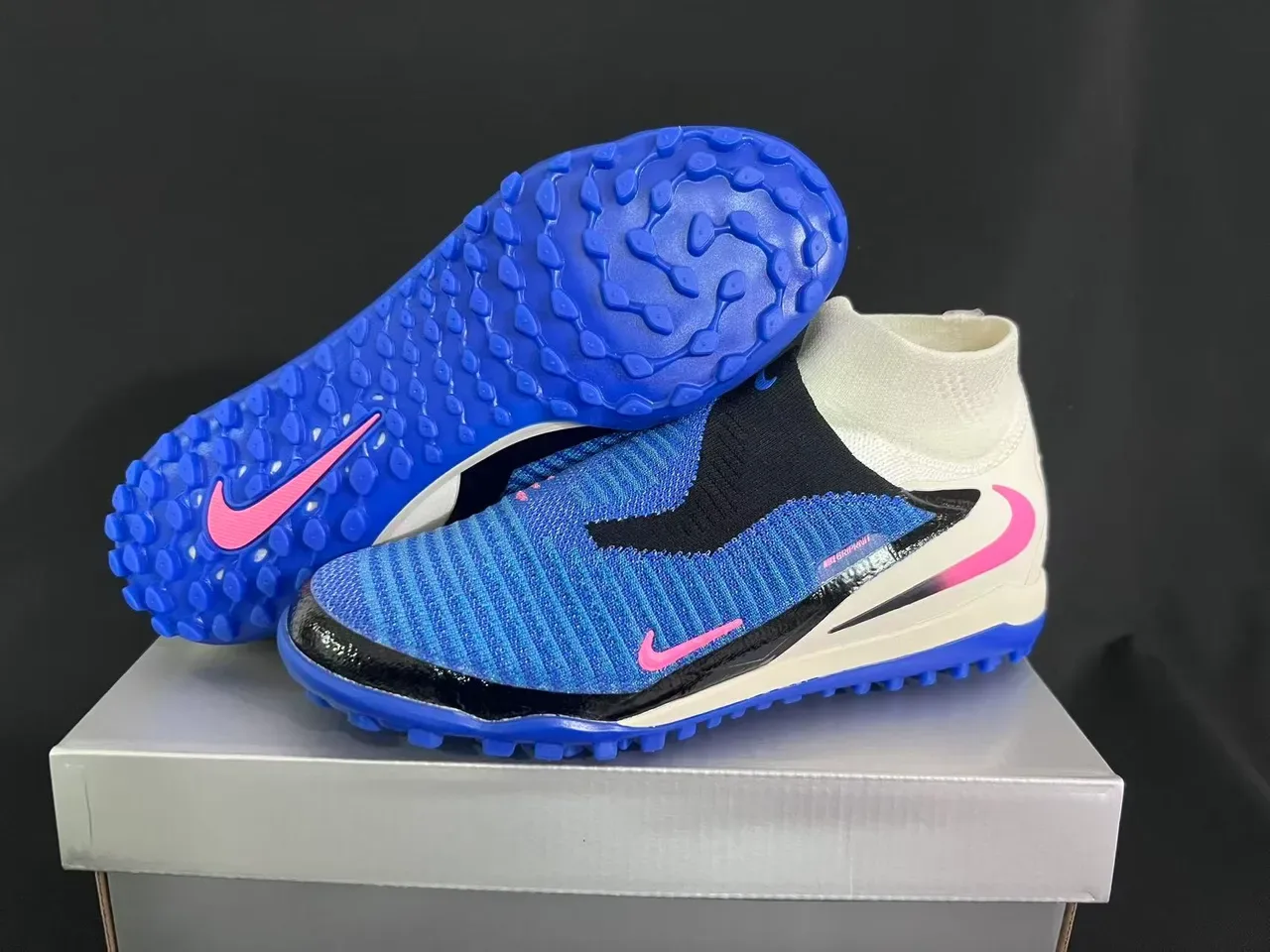 Nike Chaussures de football bleu blanc avec upper en knit, col haut, sock-fit, pour turf 8
