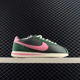 Nike Cortez हरी गुलाबी सुड और सिंथेटिक लाइफस्टाइल स्नीकर्स