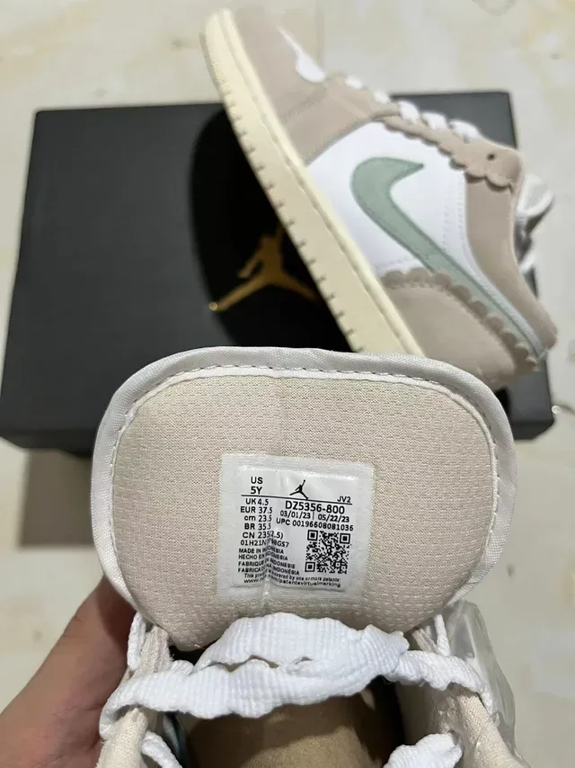 Nike Dunk Low Beige Sage Green Chaussures Lifestyle en Daim et Cuir 9