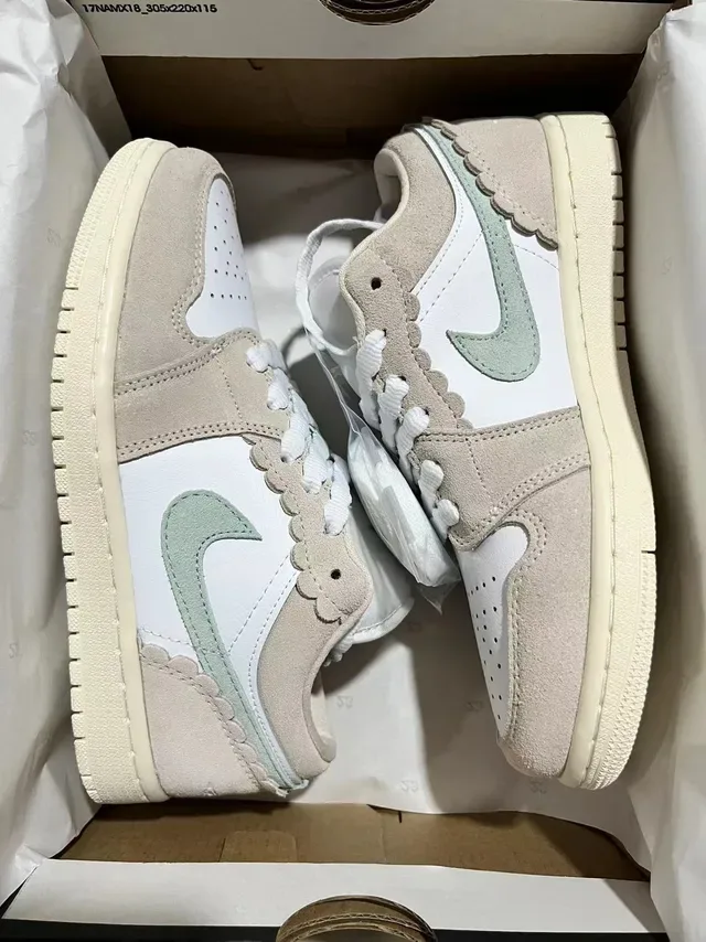 Nike Dunk Low Beige Sage Green Chaussures Lifestyle en Daim et Cuir 11