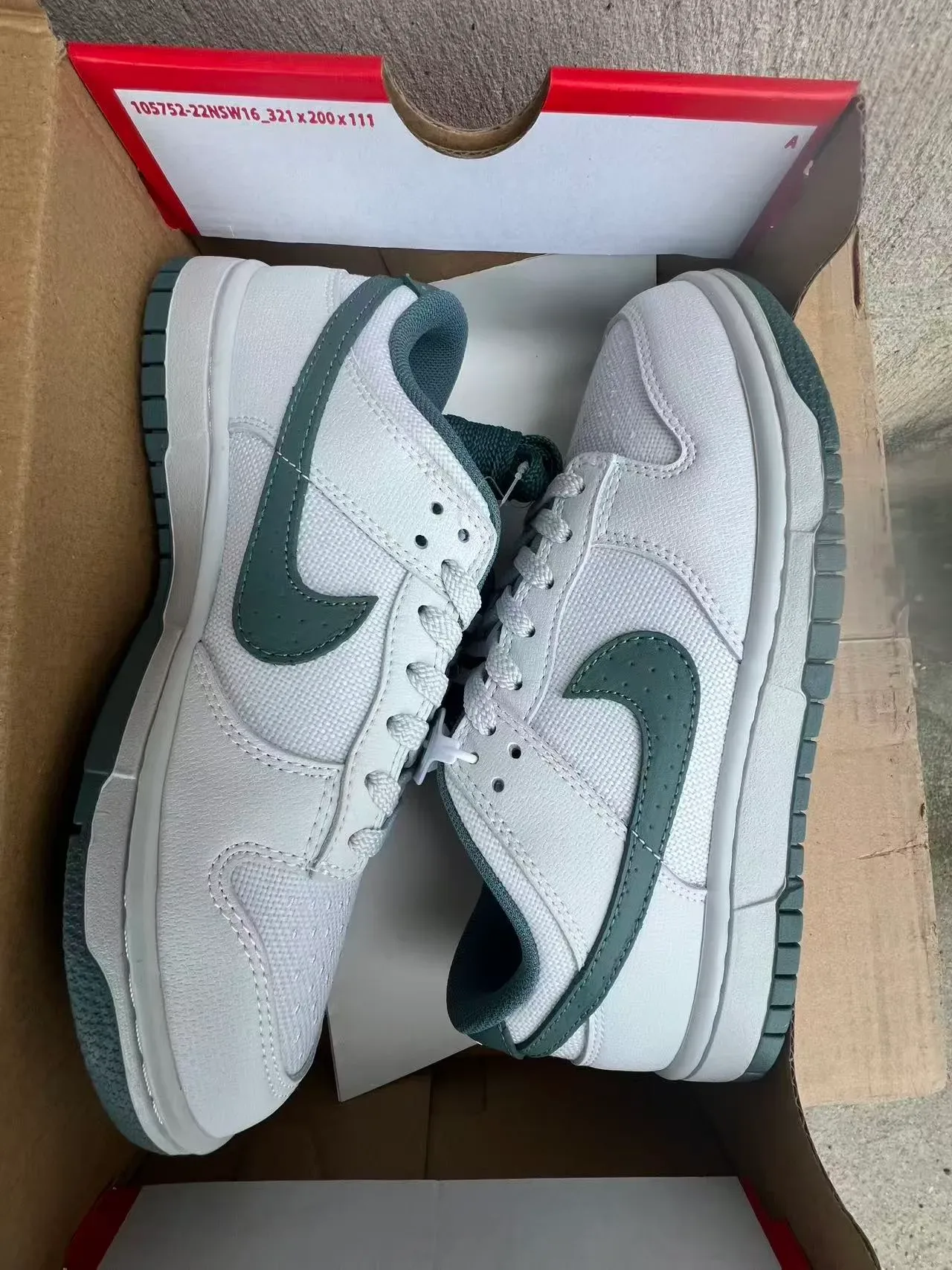 Nike Dunk Low White and Green Lifestyle Sneakers 9