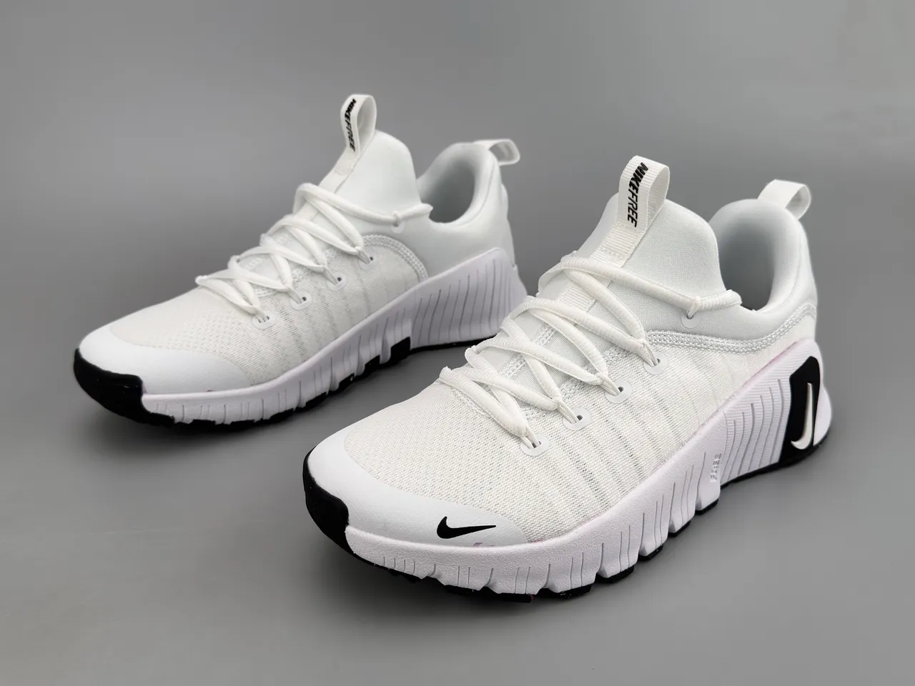 Nike Free White Black Knit Upper Segmented Flex Groove Sole Running Shoes 5