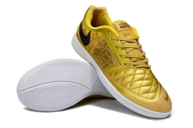 Nike Gold Black sapatos de futebol indoor com bico acolchoado upper sintético metálico 18