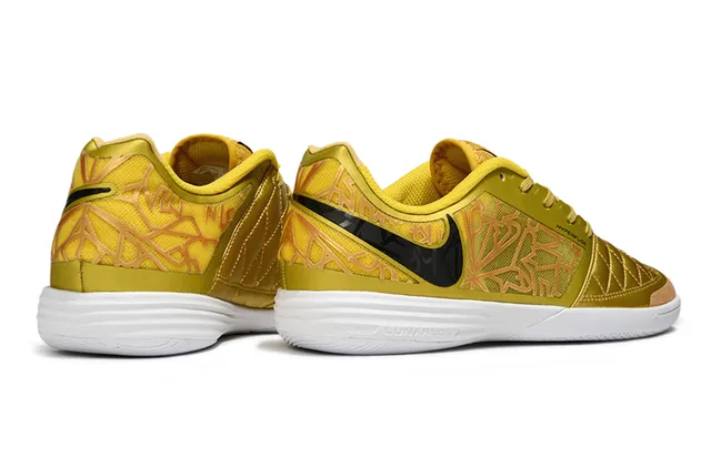 Nike Gold Black sapatos de futebol indoor com bico acolchoado upper sintético metálico 19