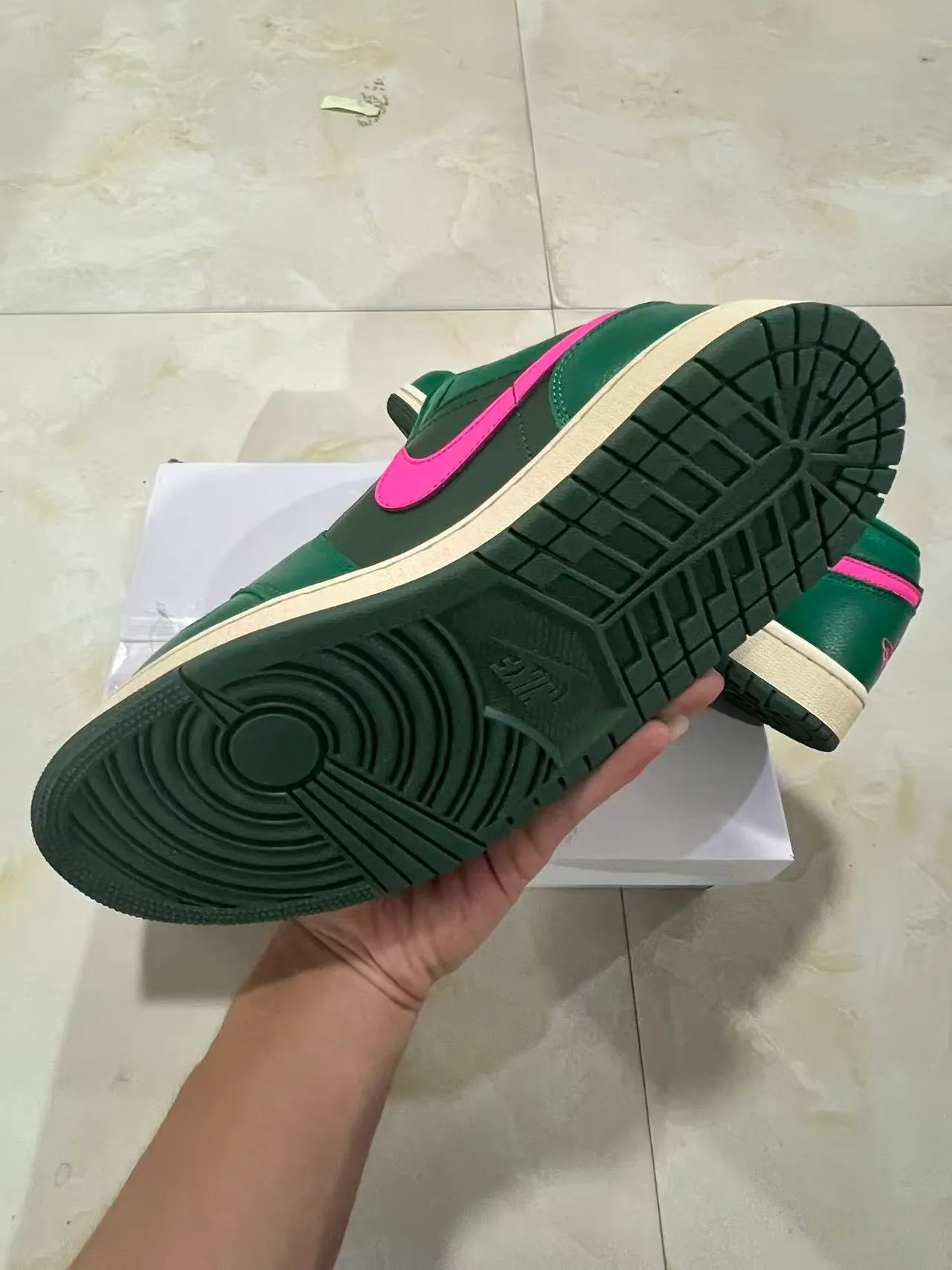 Nike Green Pink Low-Top Leather Upper Lifestyle Sneakers 6