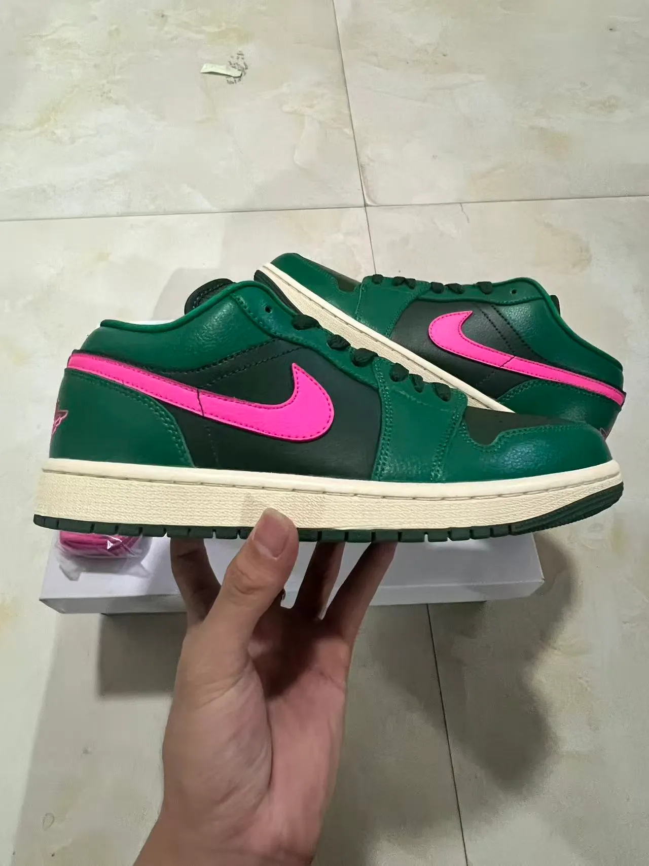 Nike Green Pink Low-Top Leather Upper Lifestyle Sneakers 7