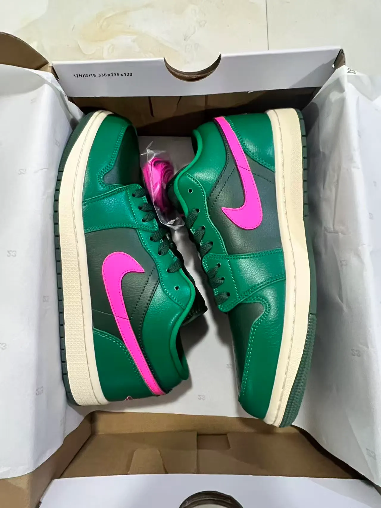 Nike Green Pink Low-Top Leather Upper Lifestyle Sneakers 9
