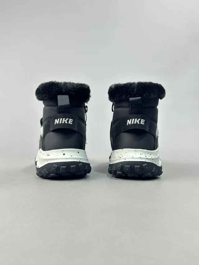 Nike Bottines de neige isolées à bout haut avec bordure en fourrure 10