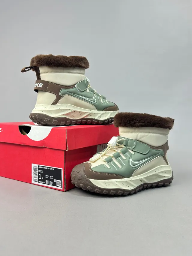 Nike Bottines de neige isolées à bout haut avec bordure en fourrure 12