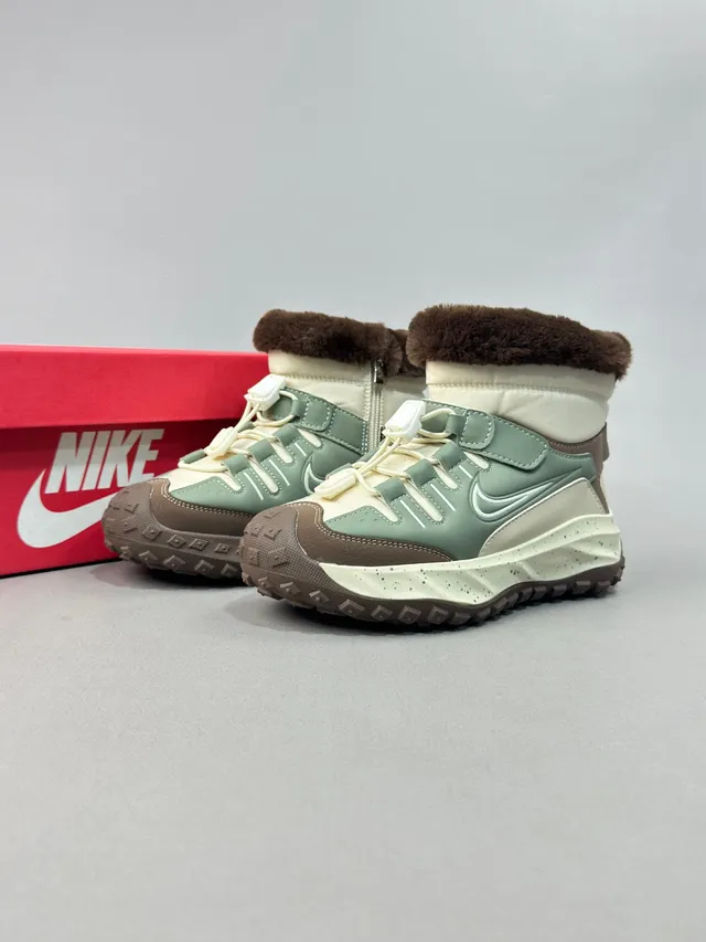 Nike Bottines de neige isolées à bout haut avec bordure en fourrure 18