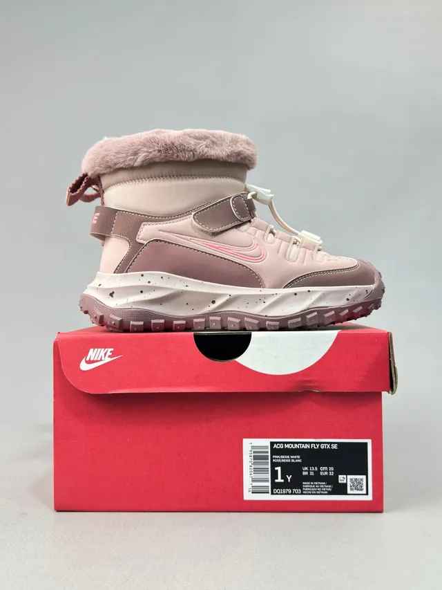 Nike Bottines de neige isolées à bout haut avec bordure en fourrure 24