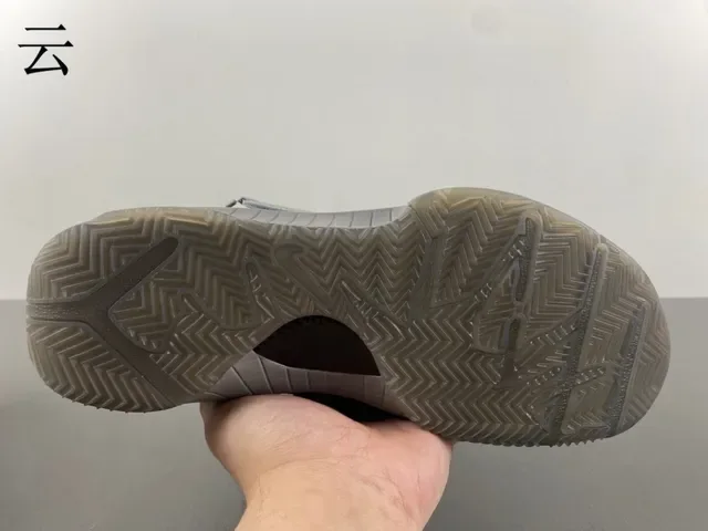Nike Kobe Chaussures de Basketball Monochrome Gris Hautes 6