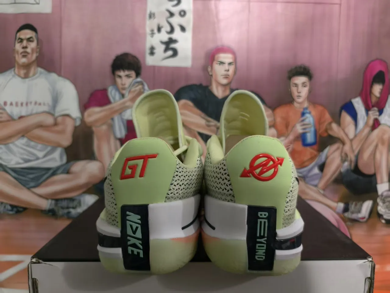 Nike Tênis de Basquete Superior de Malha e Sintético em Verde Claro e Preto de Baixo 4